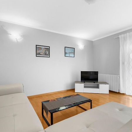 Villa Hope - Apartments With Shared Pool Poreč Quarto foto