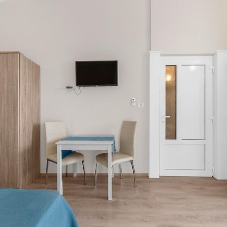 Villa Hope - Apartments With Shared Pool Poreč Quarto foto
