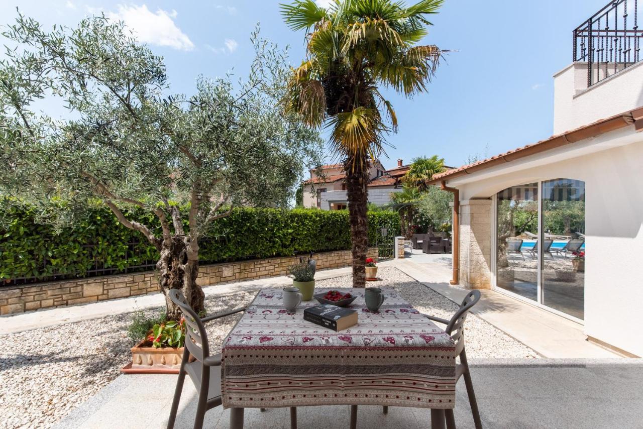 Villa Hope - Apartments With Shared Pool Poreč Exterior foto
