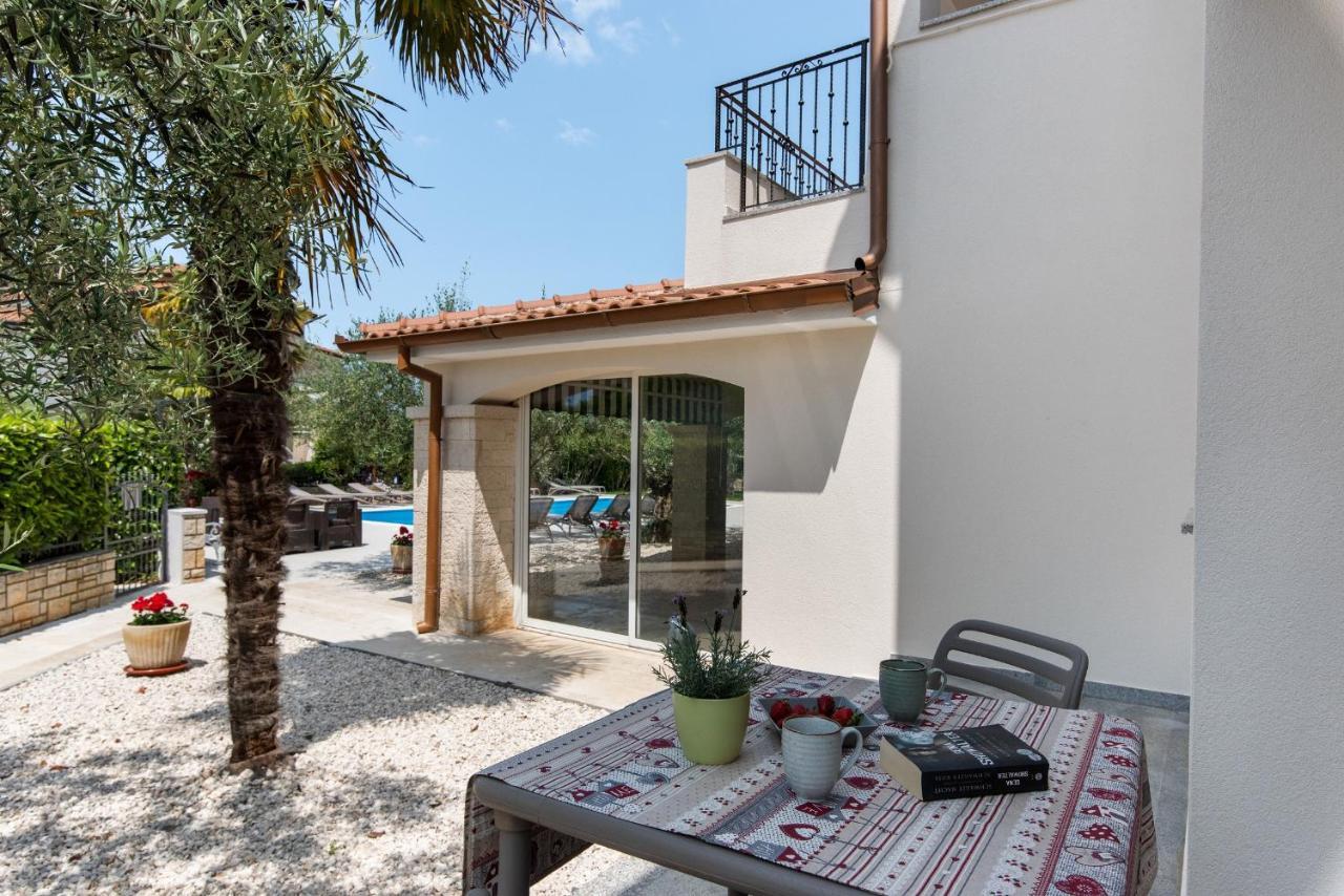 Villa Hope - Apartments With Shared Pool Poreč Exterior foto