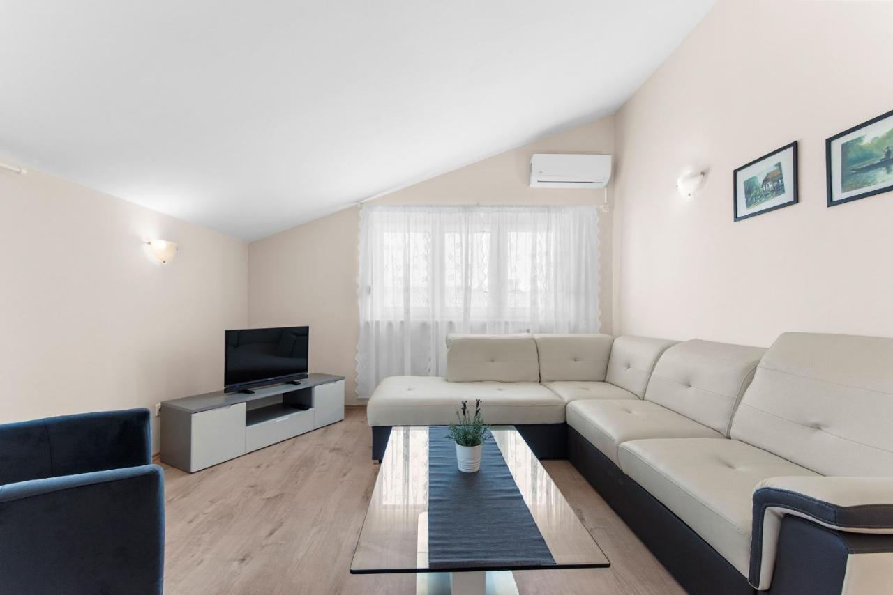 Villa Hope - Apartments With Shared Pool Poreč Exterior foto