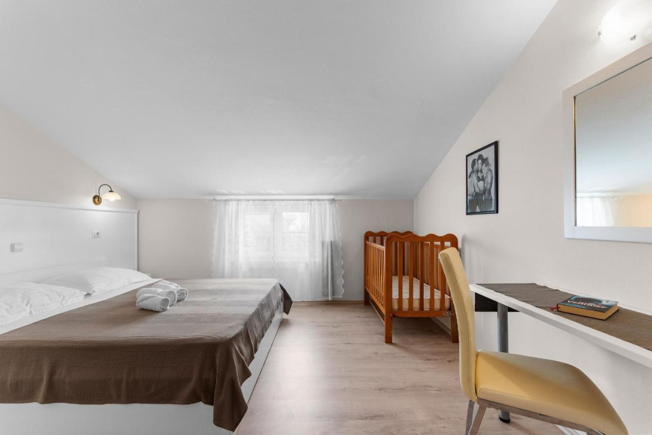 Villa Hope - Apartments With Shared Pool Poreč Exterior foto