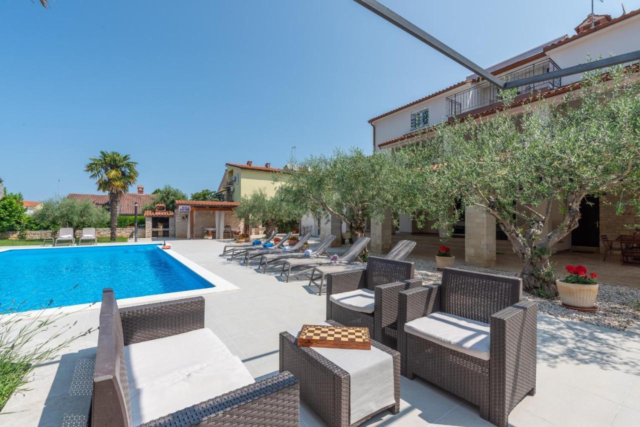Villa Hope - Apartments With Shared Pool Poreč Exterior foto